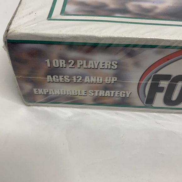 The Line Game LLC | Pizza Box Board Game FOOTBALL | NWT NFL Fan Collectors Item - Picture 3 of 7